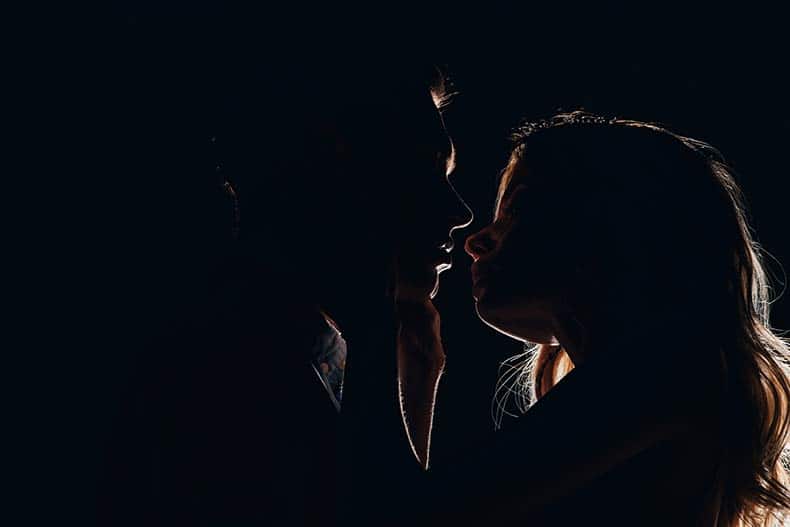 Sensuelt par i mørket